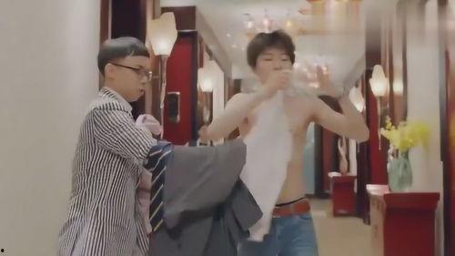 老板看员工换衣服视频,引发职场隐私讨论